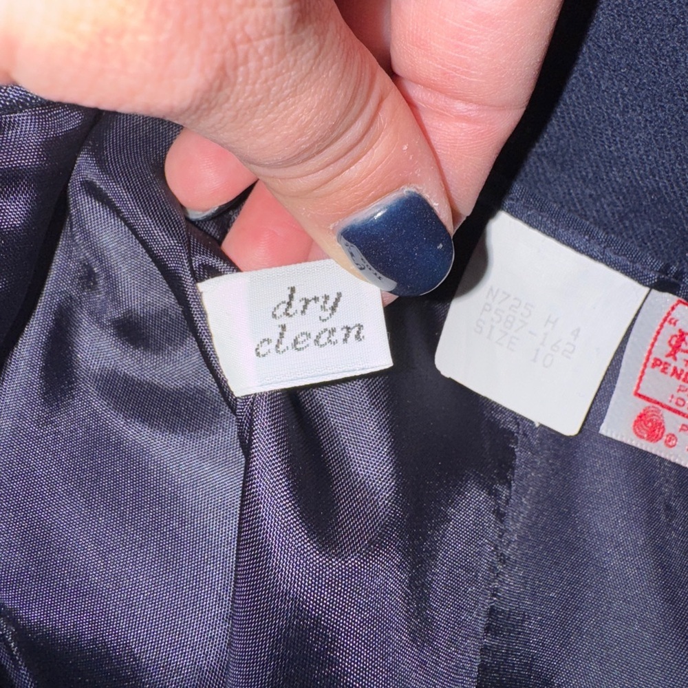 Pendleton 100% virgin wool pencil skirt
Size 10P - Picture 5 of 5